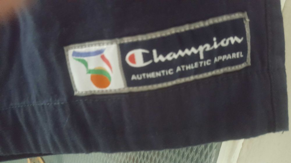 Новото яке на Меси , къси панталони Champion