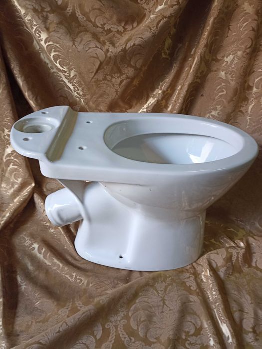 Продам унитаз без бачка