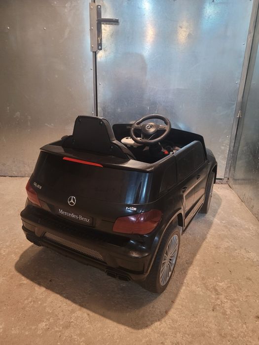 Mașinuță electrică Mercedes-Benz pentru copii – ca nouă