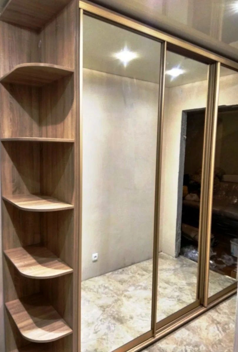 Продам шкаф в прихожую