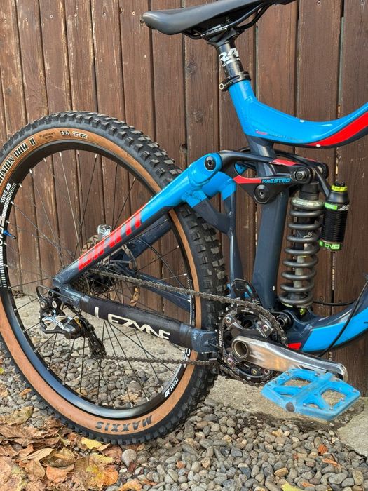 Bicicleta giant glory 2017