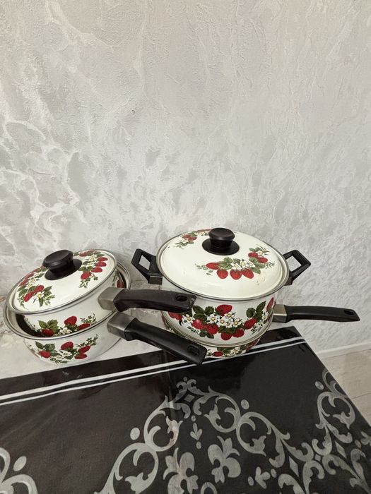 Набор кастрюли,