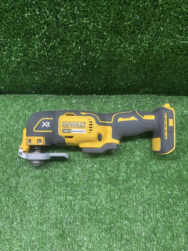 Безчетков Мултитул Dewalt DCS355