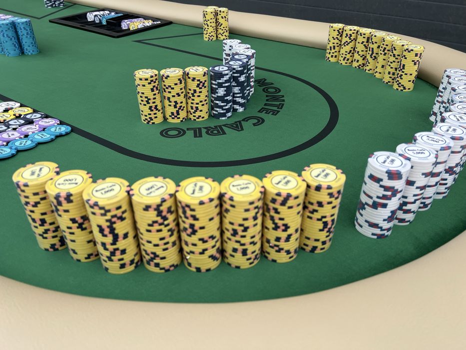 Jetoane Poker ceramice + Masa Poker customizata Monte Carlo stoc