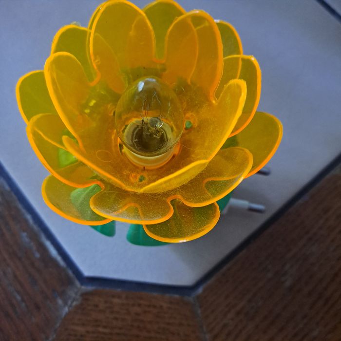 ночник 700т.в хорошем состоянии