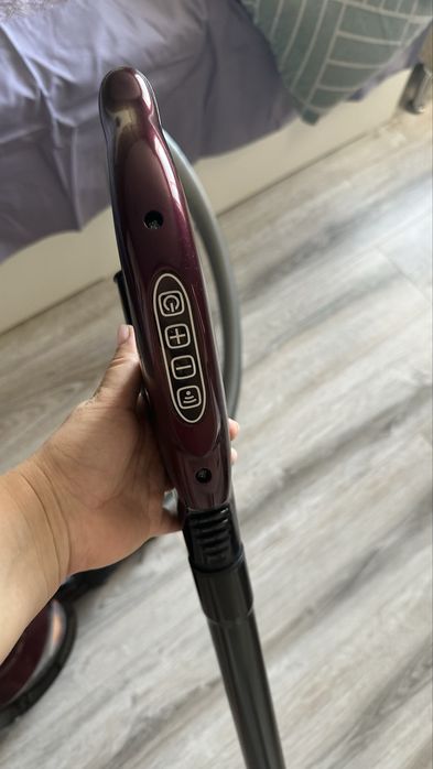 Продам   пылесос      бордовый 1