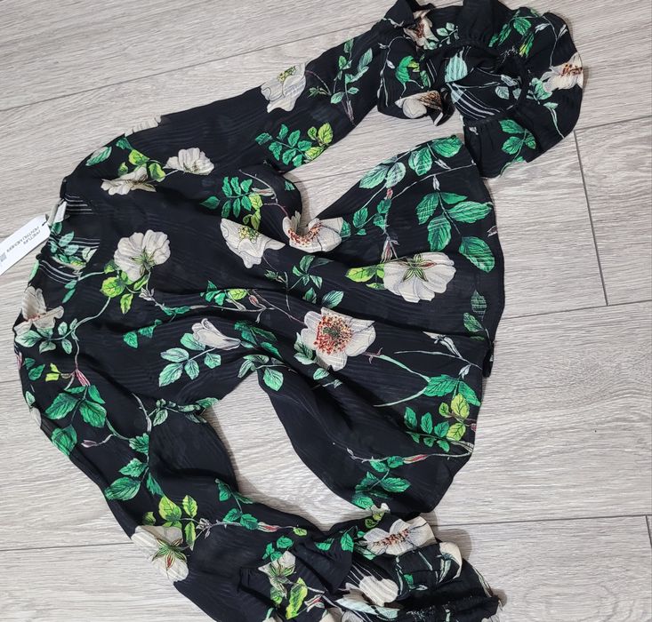 Bluză neagră H&M, mărimea 38, imprimeu florall