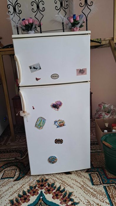 Хладилник Crown.