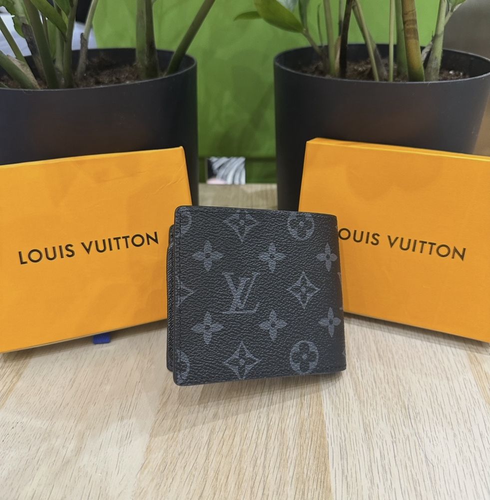 Goyard, Louis Vuitton Портфейли