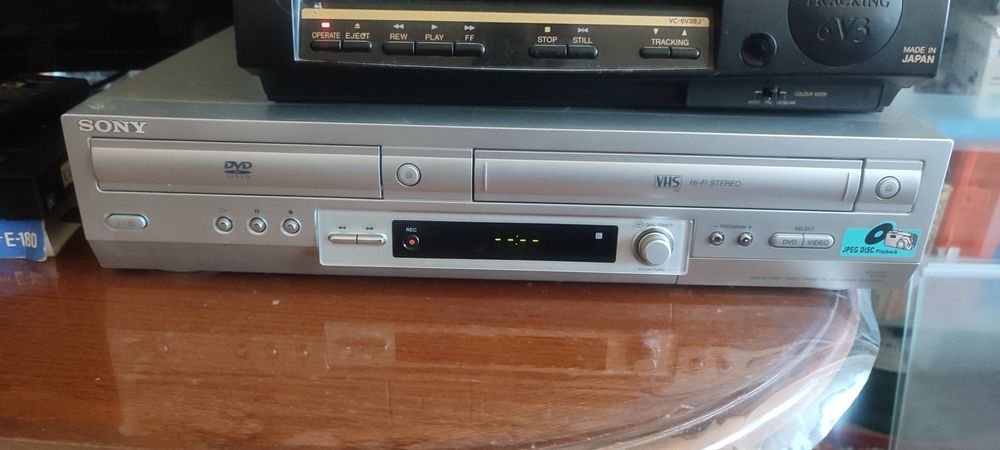 2 aparate video Sharp & Sony