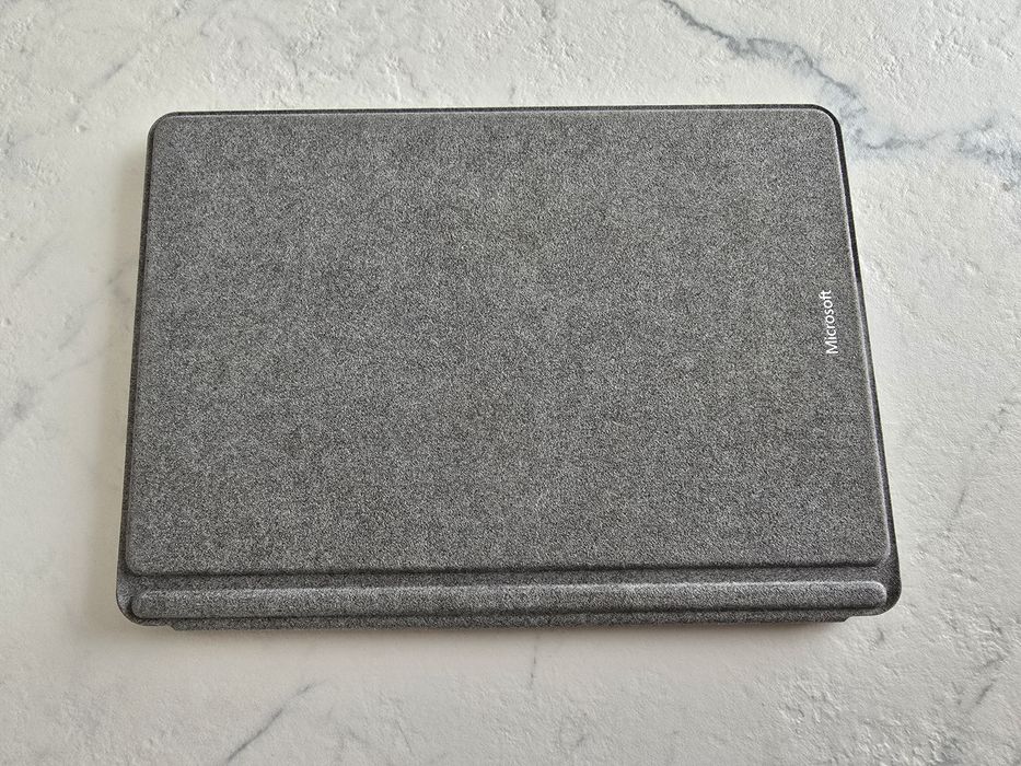 Таблет/лаптоп Microsoft Surface Go 128gb + 8GB RAM