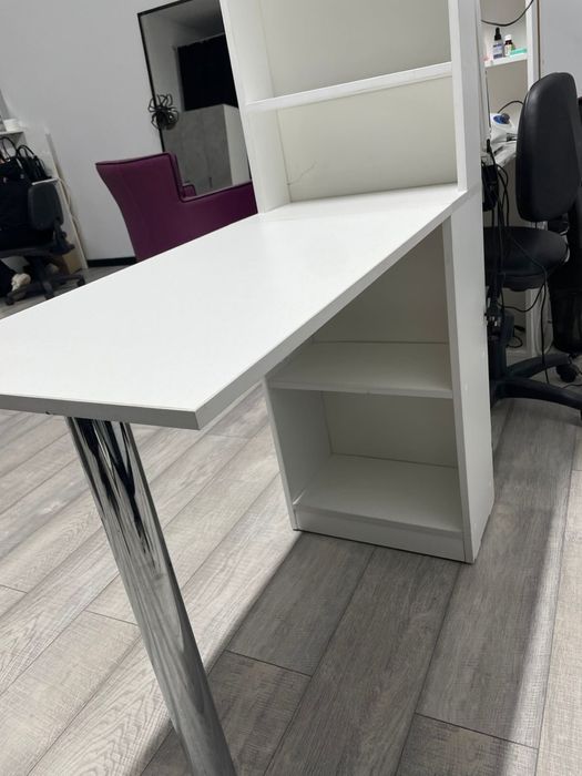 срочно продам столик для маникюра