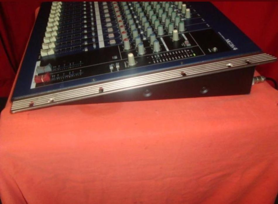 Mixer yamaha mg16/4 16 channel