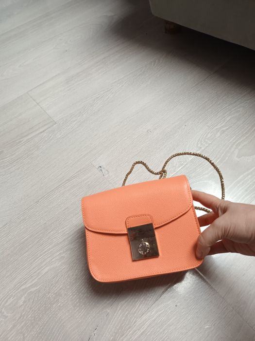 Vand gentuta Parfois și altele,30 lei