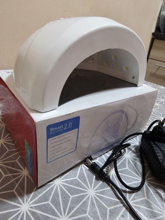 Лампа для сушки ногтей