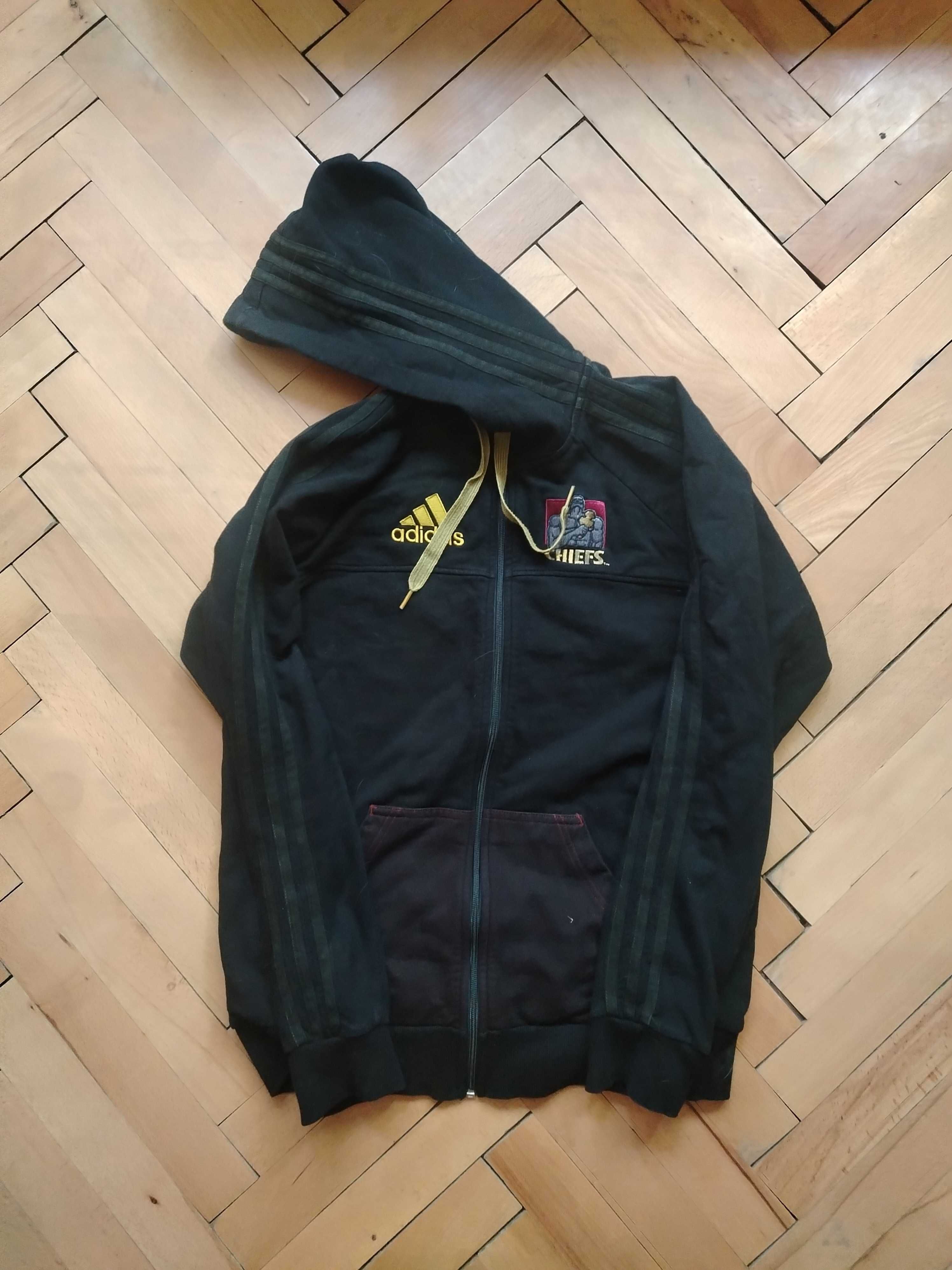 Adidas 3 ленти през качулката