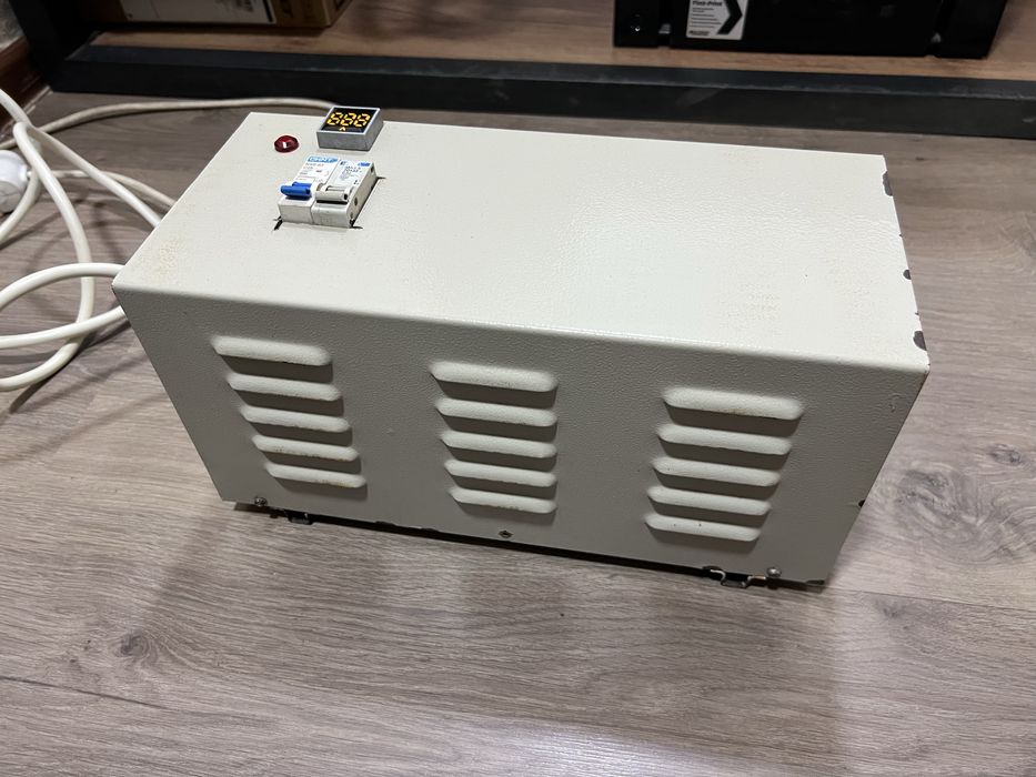 Продам однофазный стабилизатор / напряжение 5кВт б/у в рабочем состоян