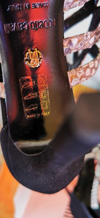 Оригинални маркови дамски обувки / сандали ROBERTO CAVALLI - 39 номер