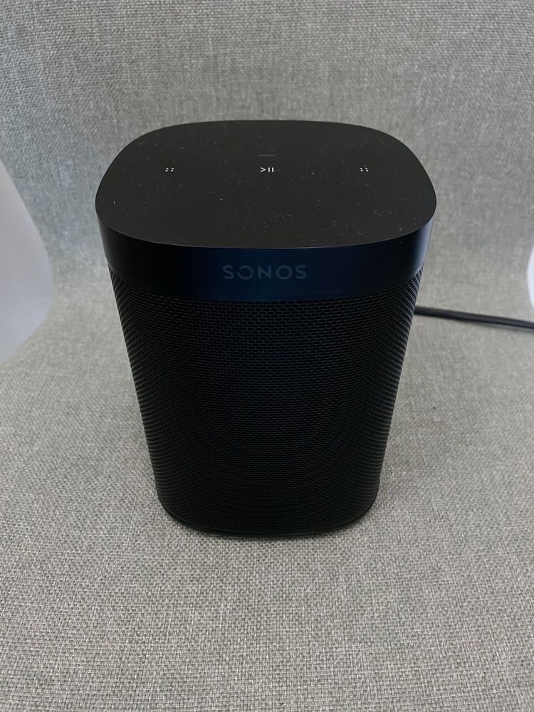 Sonos One – Wi-Fi смарт колонка с AirPlay 2, Spotify, Alexa