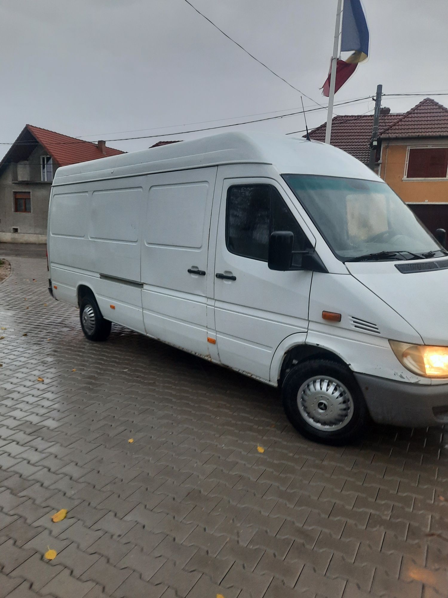 Vand mercedes sprinter 313 cdi 2006 fac și unele schimburi (și cu anim