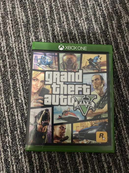 Vând gta5 în stare bună xbox one