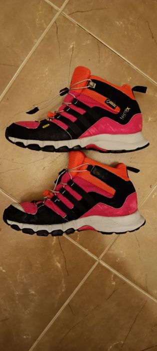 Adidas боти.    .