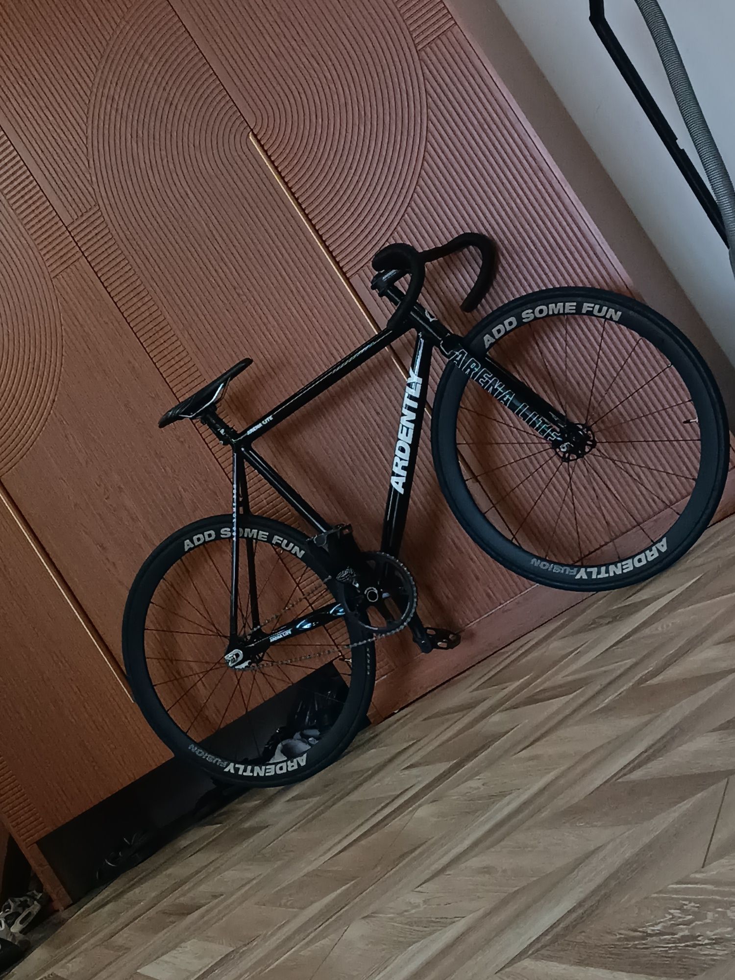 Fixed gear ardently