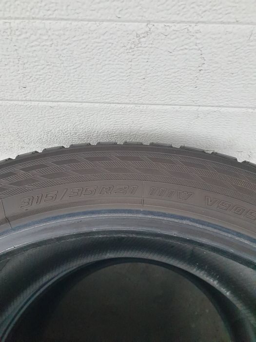 Зимни гуми 2 броя YOKOHAMA Bluearth 315 35 R21 дот 2020