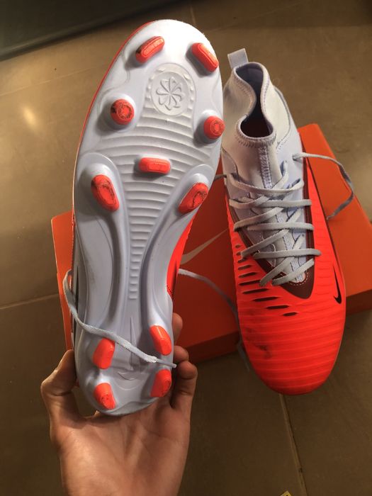 Nike pentru fotbal size 45.5 vande fața in fața