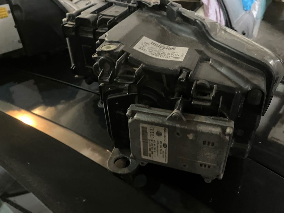 Ксенонови Фарове за ауди а8 д3 ОРГИНАЛНИ!