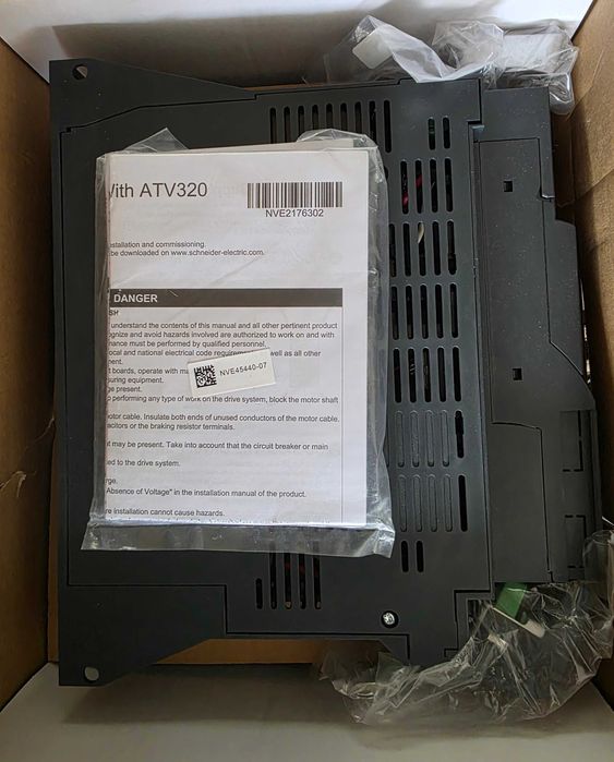 Продавам Нов Честотен регулатор ATV320 3 kW - 380...500V - 3 фазен
