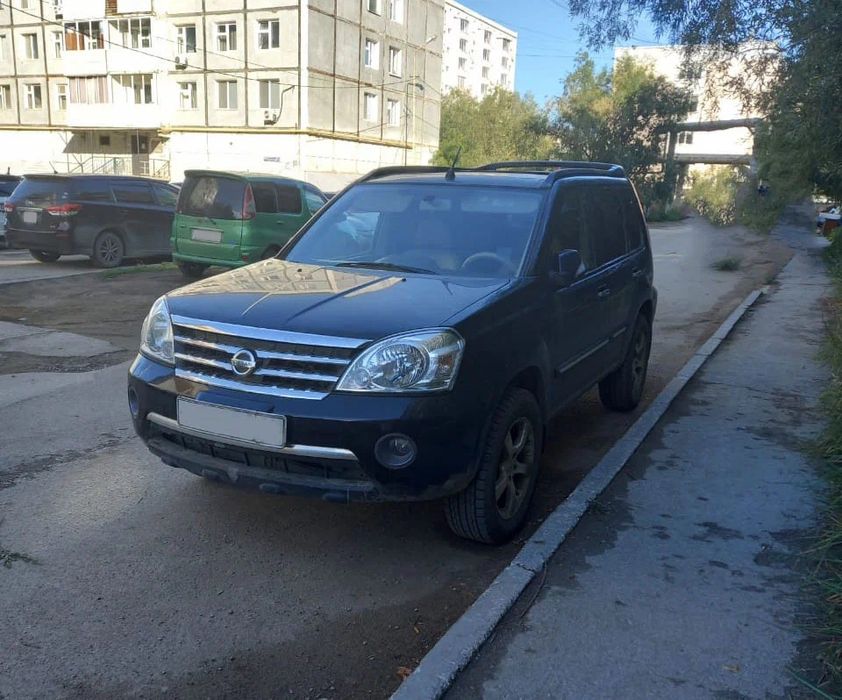 Nissan xtr черны