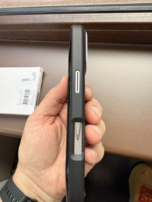 Benks Iphone 15 plus Spigen carbon Enzo Aramid 6.3 inch Iphone 16 pro