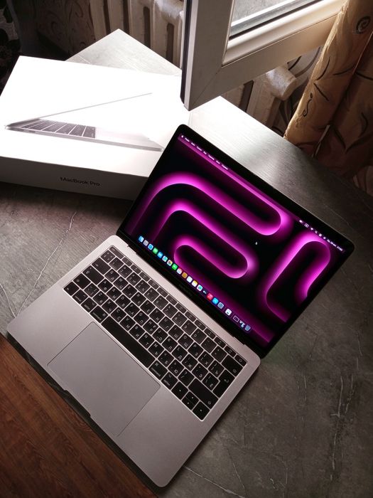 Продам Apple MacBook PRO Full - комплект. Срочно California.