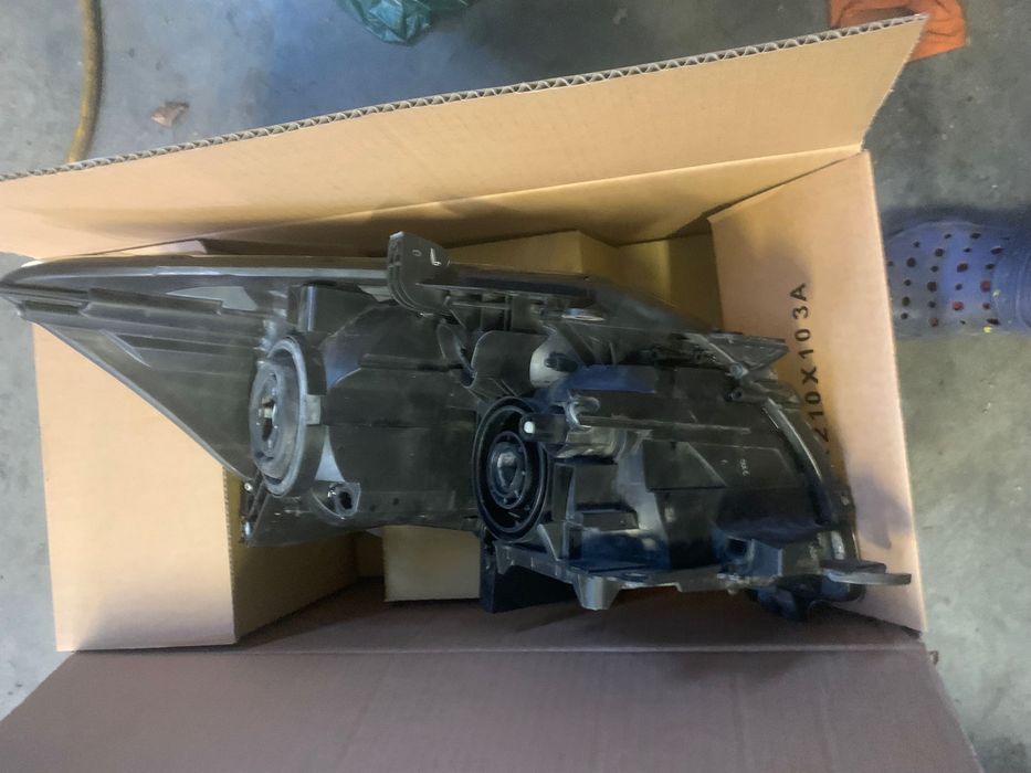 Фарове за Тойота аурис