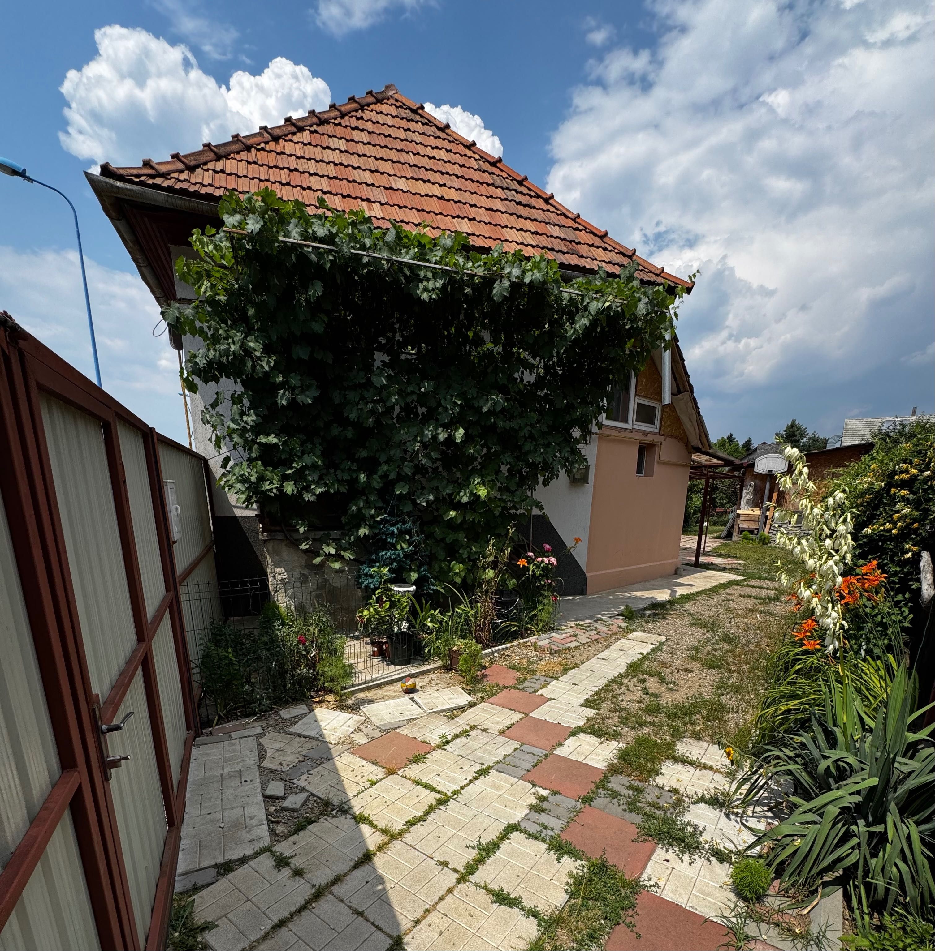 Casă cu 2 dormitoare, teren 460 mp, Bartolomeu, Str. Agricultorilor 18