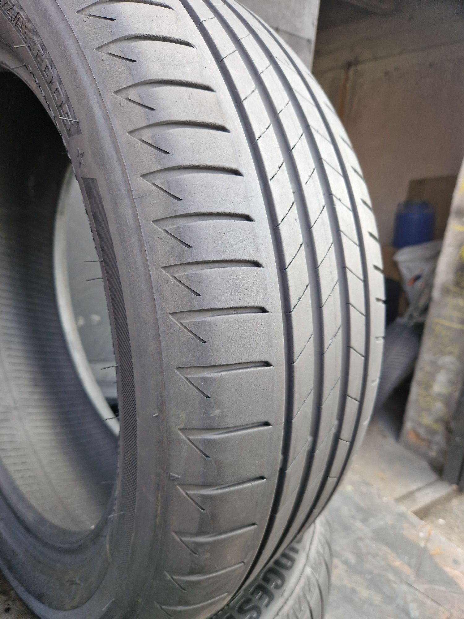 2 Anvelope Bridgestone 225 50 R18 de vara