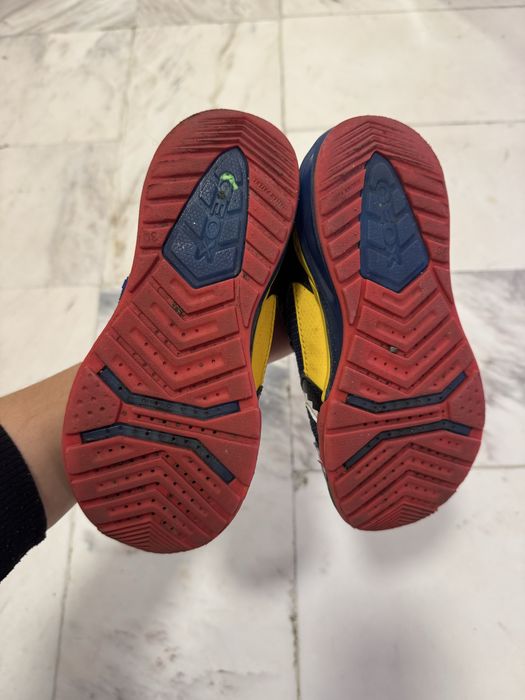 Детски маратонки Geox светеща подметка