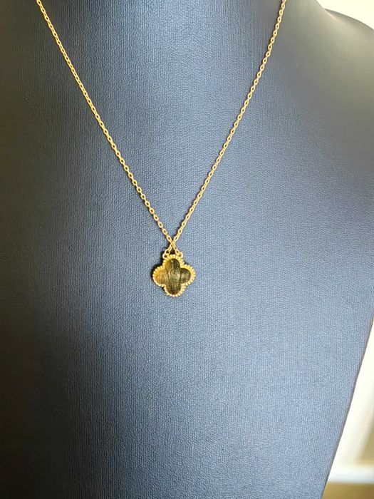 Дамско колие с детелина от черен оникс на Van Cleef & Arpels VCA