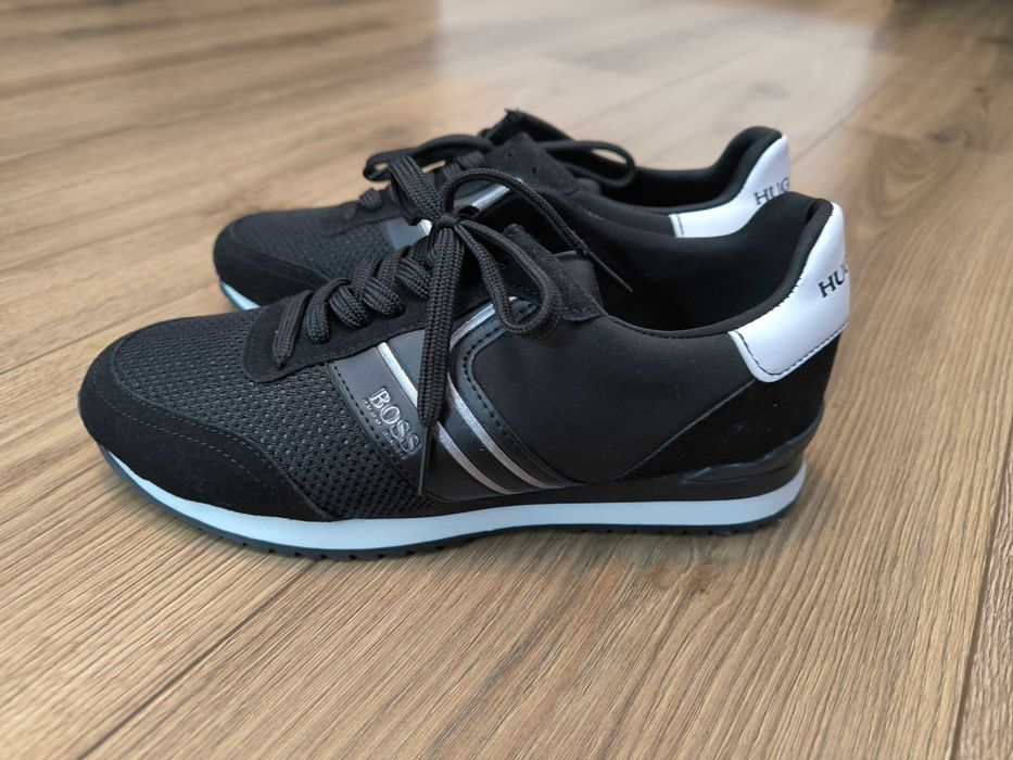 Vând adidași model deosebit!