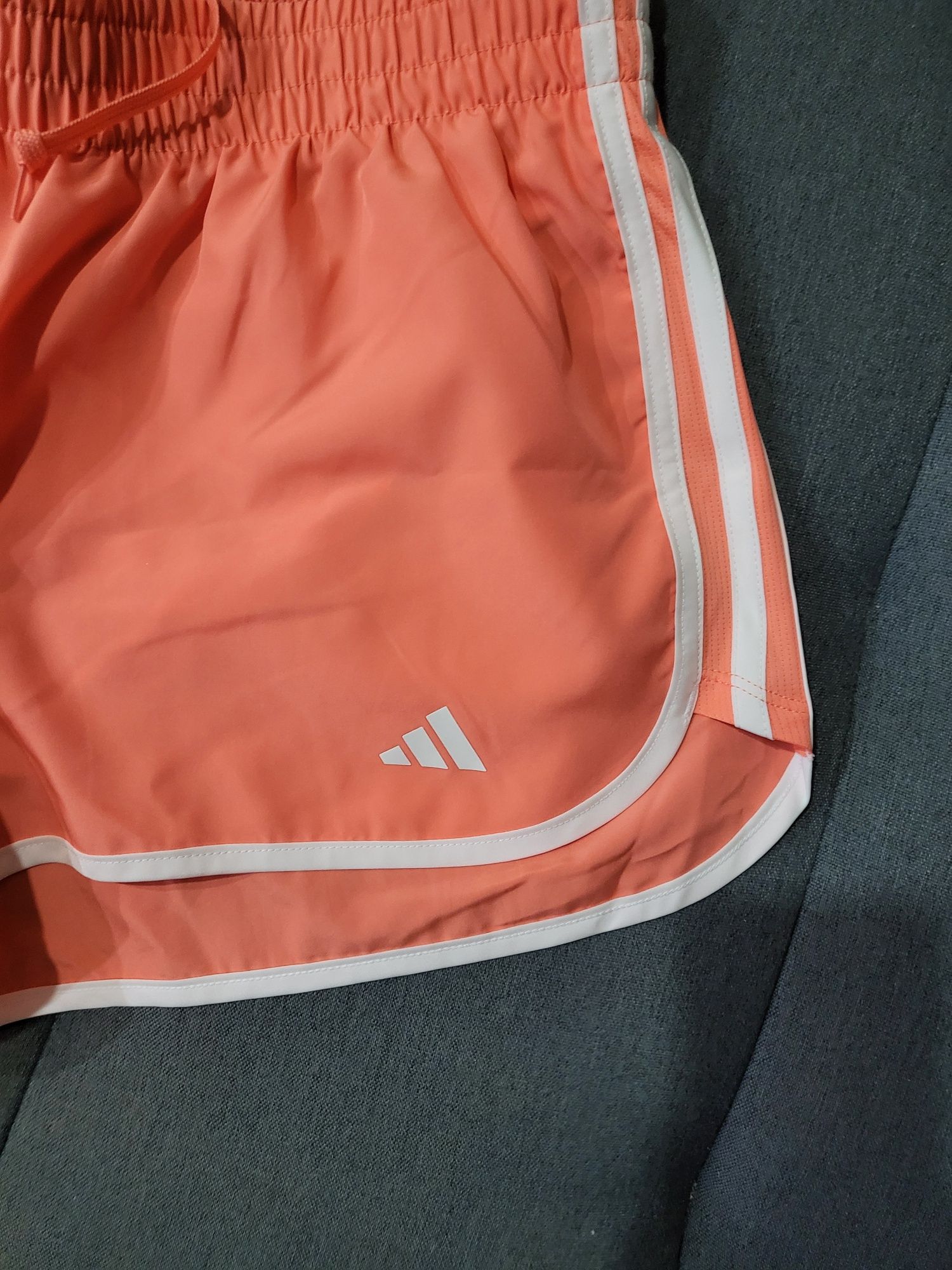 Чисто Нови оригинални дамски панталонки Adidas