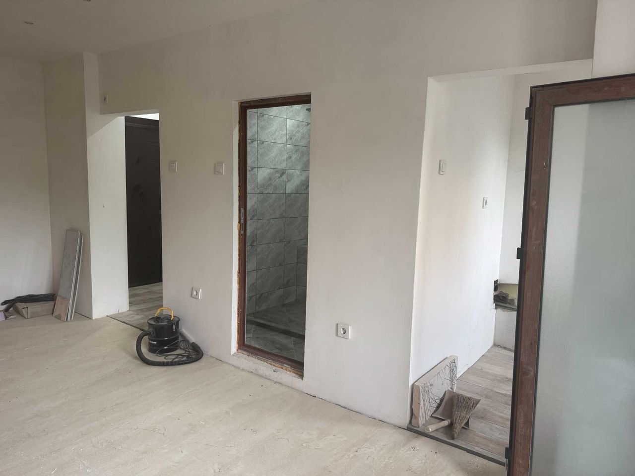 Продава се Едностаен апартамент в Червен бряг - 30 кв.м за 595 €/кв.м - Снимка #8
