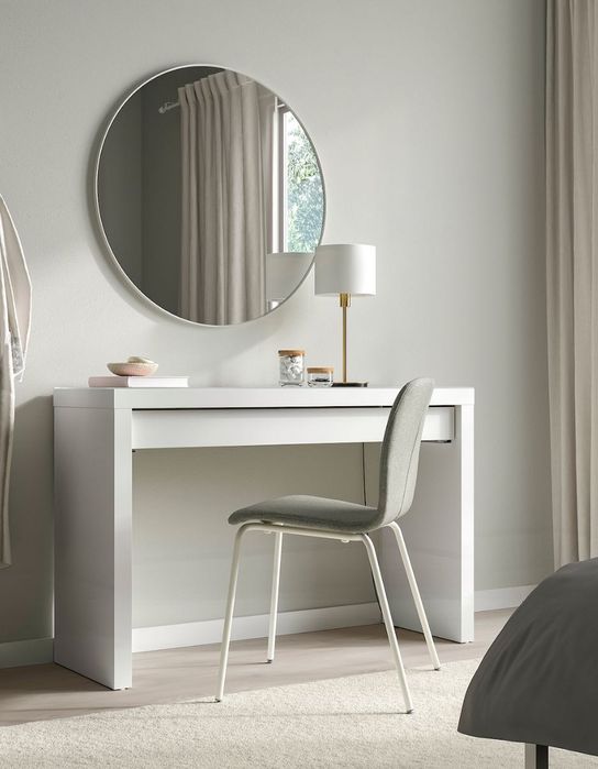 IKEA 2 стола новые с выдвижным ящиком.