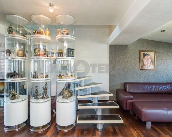 Продава се Многостаен апартамент в Варна, Бриз - 440 кв.м за 1819 €/кв.м - Снимка #1