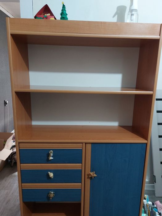 Шкаф с полками продам