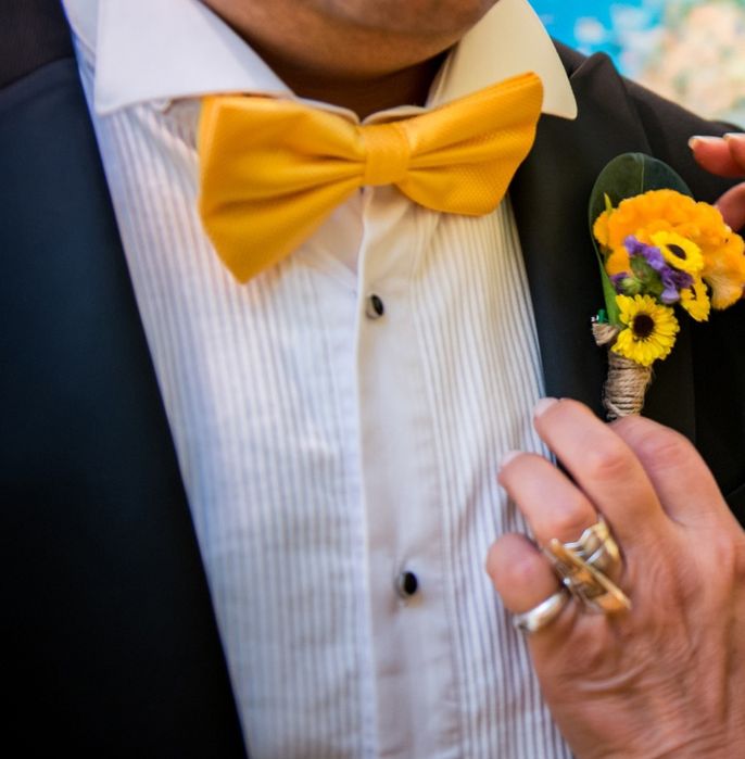 Официален костюм