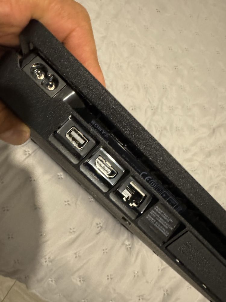 Playstation  4 slim cuh2216a