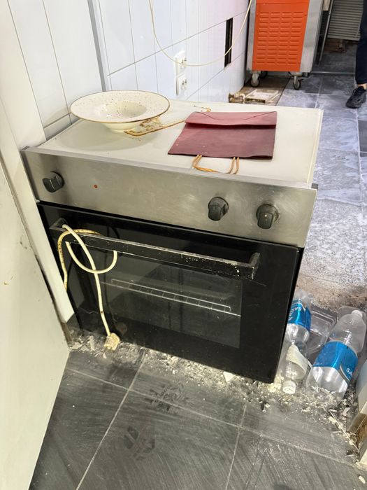 Продам духовку БУ рабочая