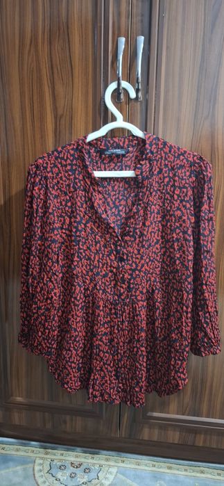 Женская блузка Zara Premium Denim с разрезом на шее и пуговицами