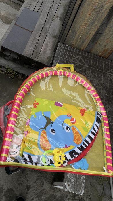 Игрушечный коврик